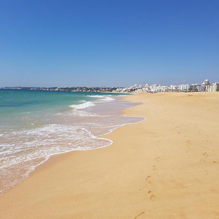 Casa Oliveira - Sunny 2-Bed Retreat Steps From The Beach Armacao de Pera Exterior photo