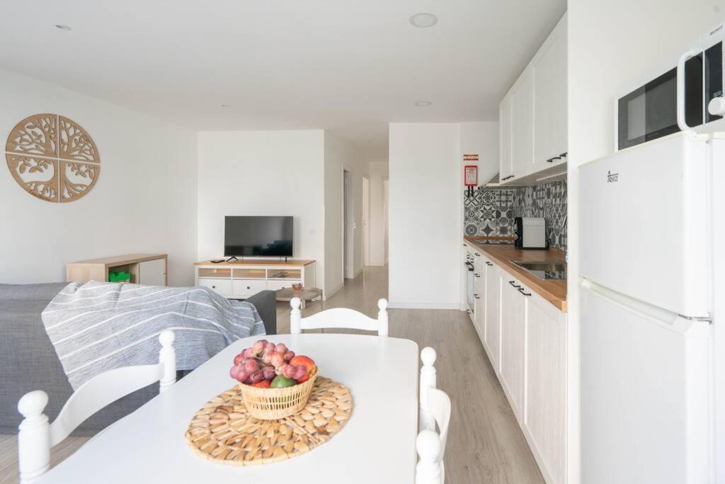 Casa Oliveira - Sunny 2-Bed Retreat Steps From The Beach Armacao de Pera Exterior photo